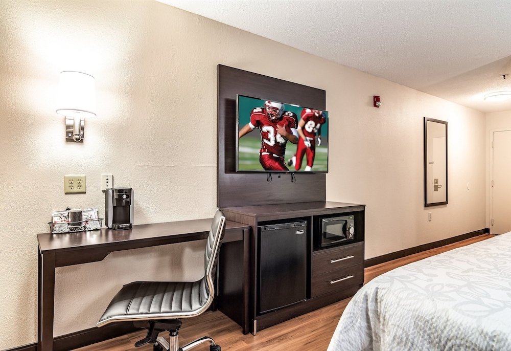 Red Roof Inn PLUS & Suites Atlanta Airport South - photo 8