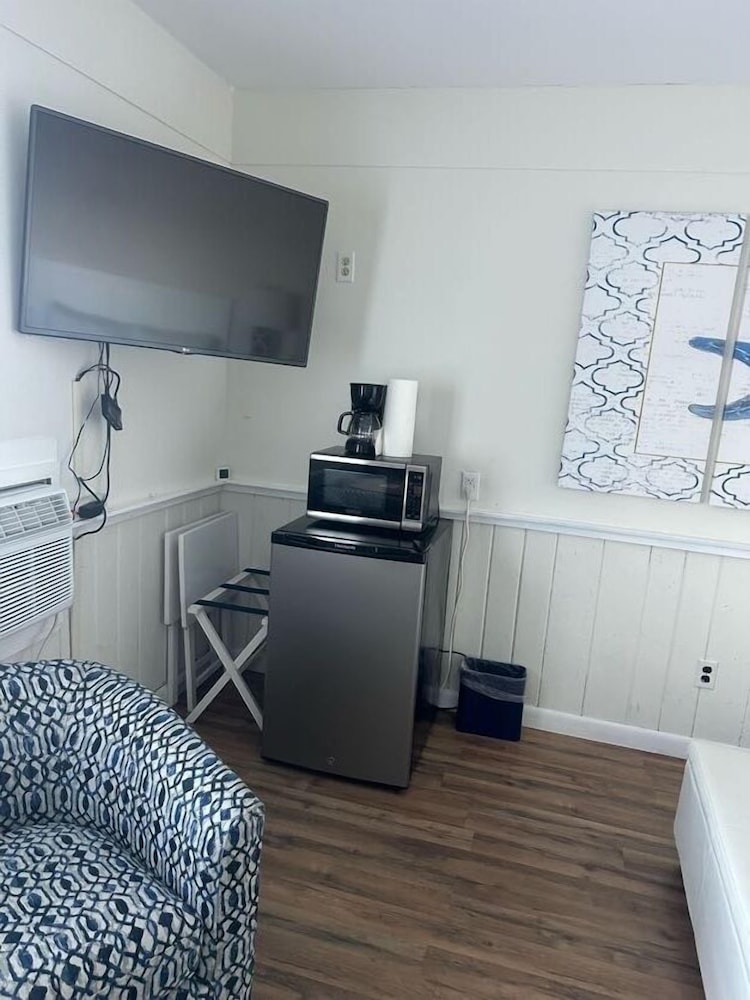 Vineyard Harbor Motel Private Beach - photo 211