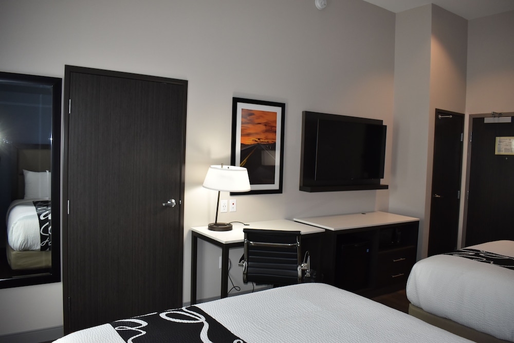 La Quinta Inn & Suites by Wyndham San Bernardino - photo 13