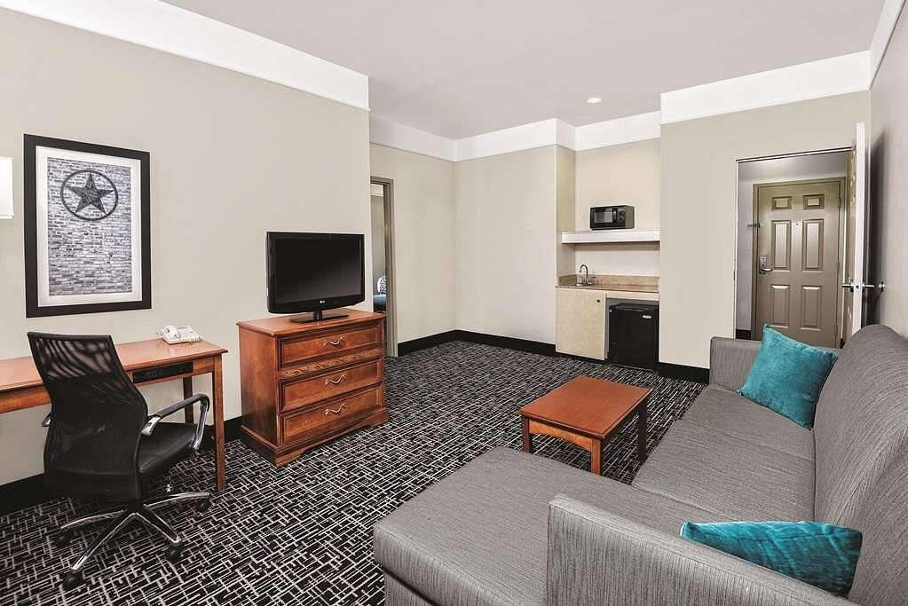 Quality Inn and Suites - photo 9