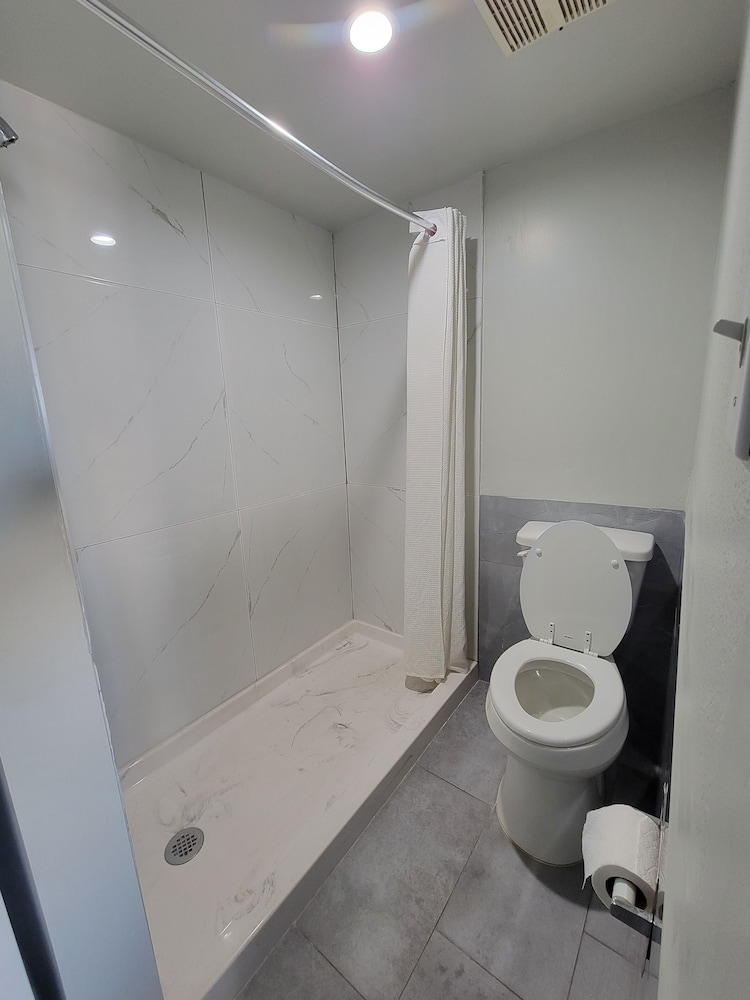 Maxim Iii Motel - photo 12