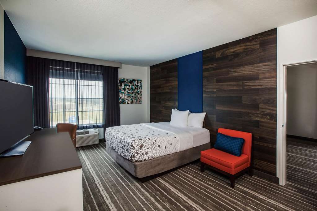 La Quinta Inn & Suites by Wyndham Owasso - photo 21