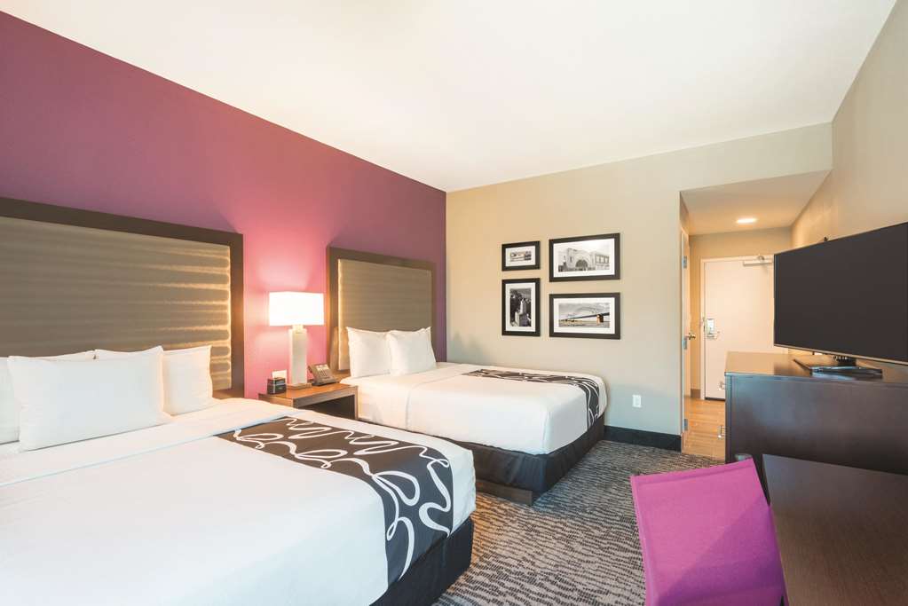La Quinta Inn & Suites by Wyndham Memphis Downtown - photo 10