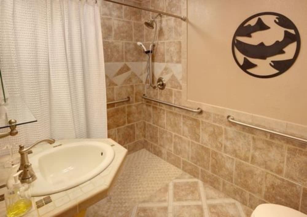 Sea Parrot Inn - photo 16