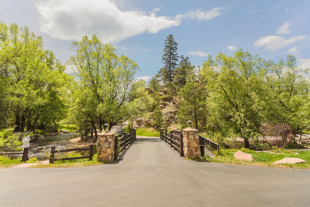 Highland Haven Creekside Inn - photo 194