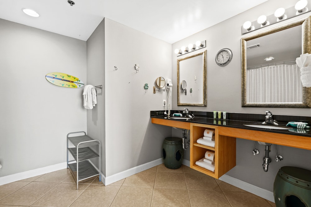Splash Beach Resort by Book That Condo - photo 102