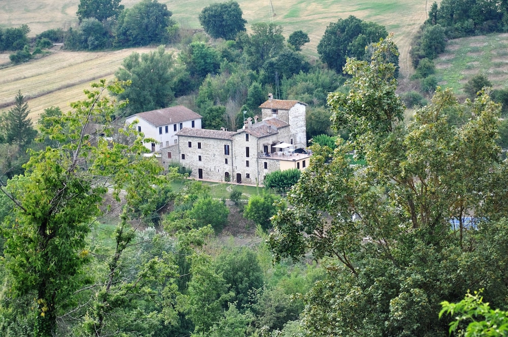 Agriturismo I Gelsi di Santa Cristina — 4-Star Luxury Hotel in Gubbio, Italy