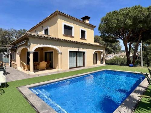 Casa Judibar — 4-Star Luxury Hotel in Calonge, Spain