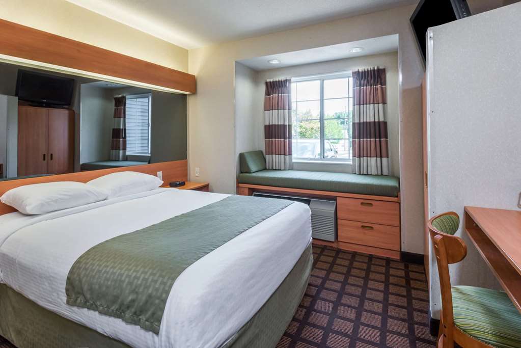 Microtel Inn & Suites by Wyndham Uncasville Casino Area - photo 8