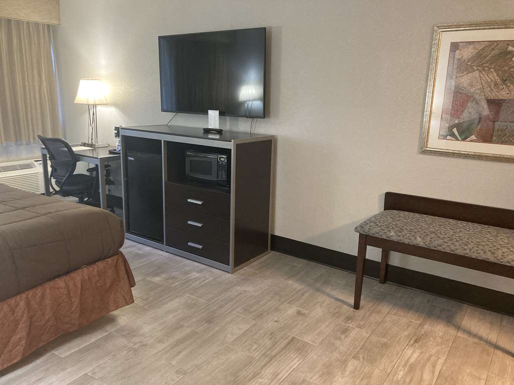 Best Western Plus Reading Inn & Suites - photo 59