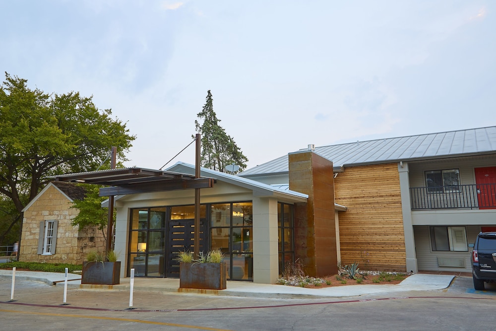 Fredericksburg Inn & Suites - photo 51