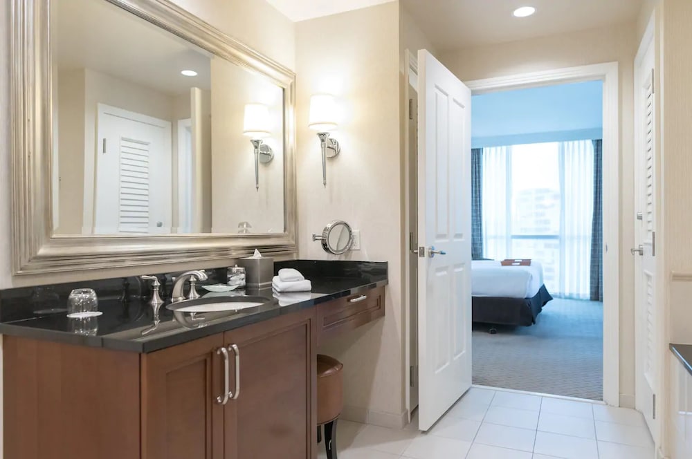 True 1BR Strip View at MGM Signature - photo 40