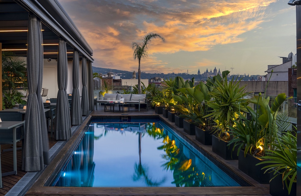Cram Hotel — 4-Star Luxury Hotel in Barcelona, Spain