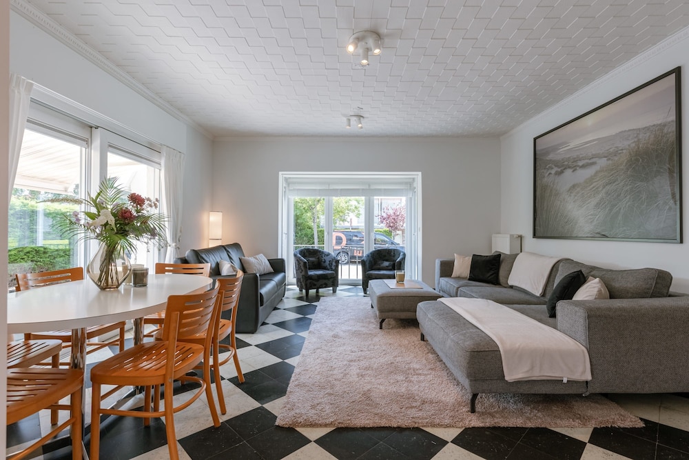 Charming sea side holiday villa in Koksijde — 4-Star Luxury Hotel in Koksijde, Belgium
