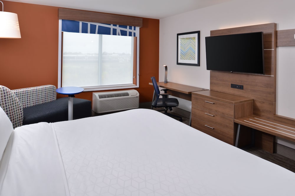 Holiday Inn Express & Suites Marshalltown by IHG - photo 19
