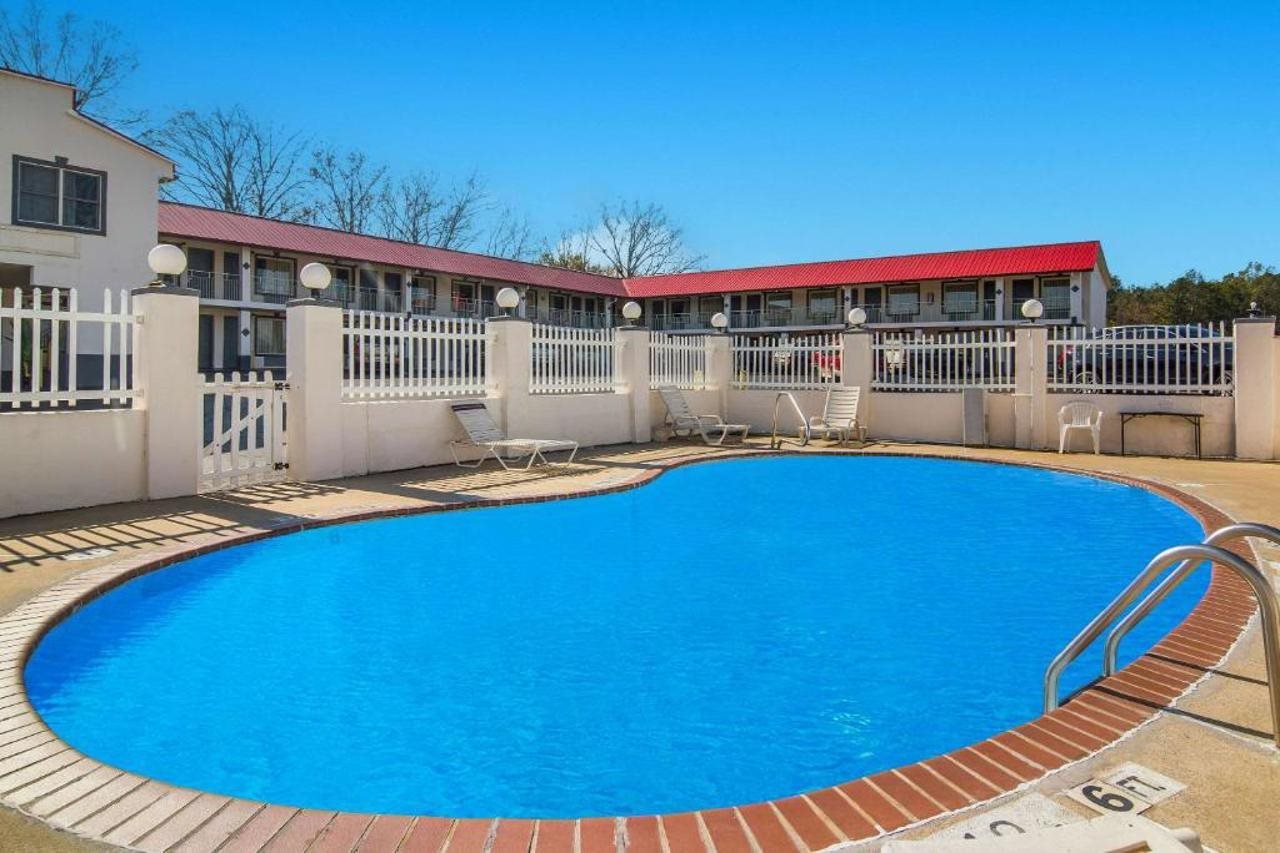 Econo Lodge Calhoun North Damascus - photo 7