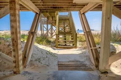 Front Row by Oak Island Accommodations - photo 24