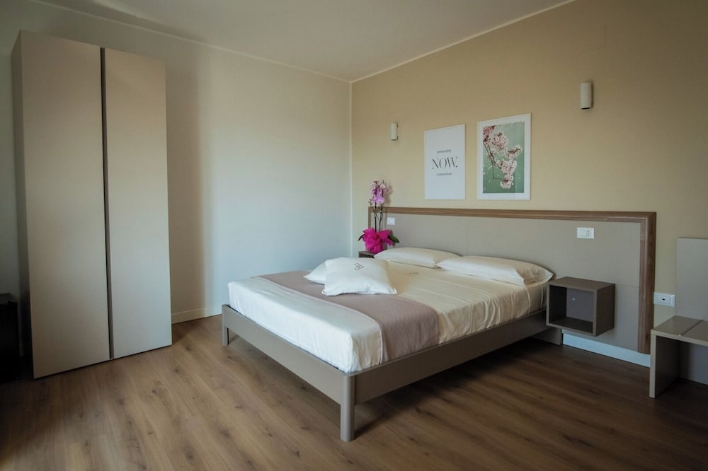 Dimora Donna Dora Albergo Diffuso — hotel in San Martino In Pensilis