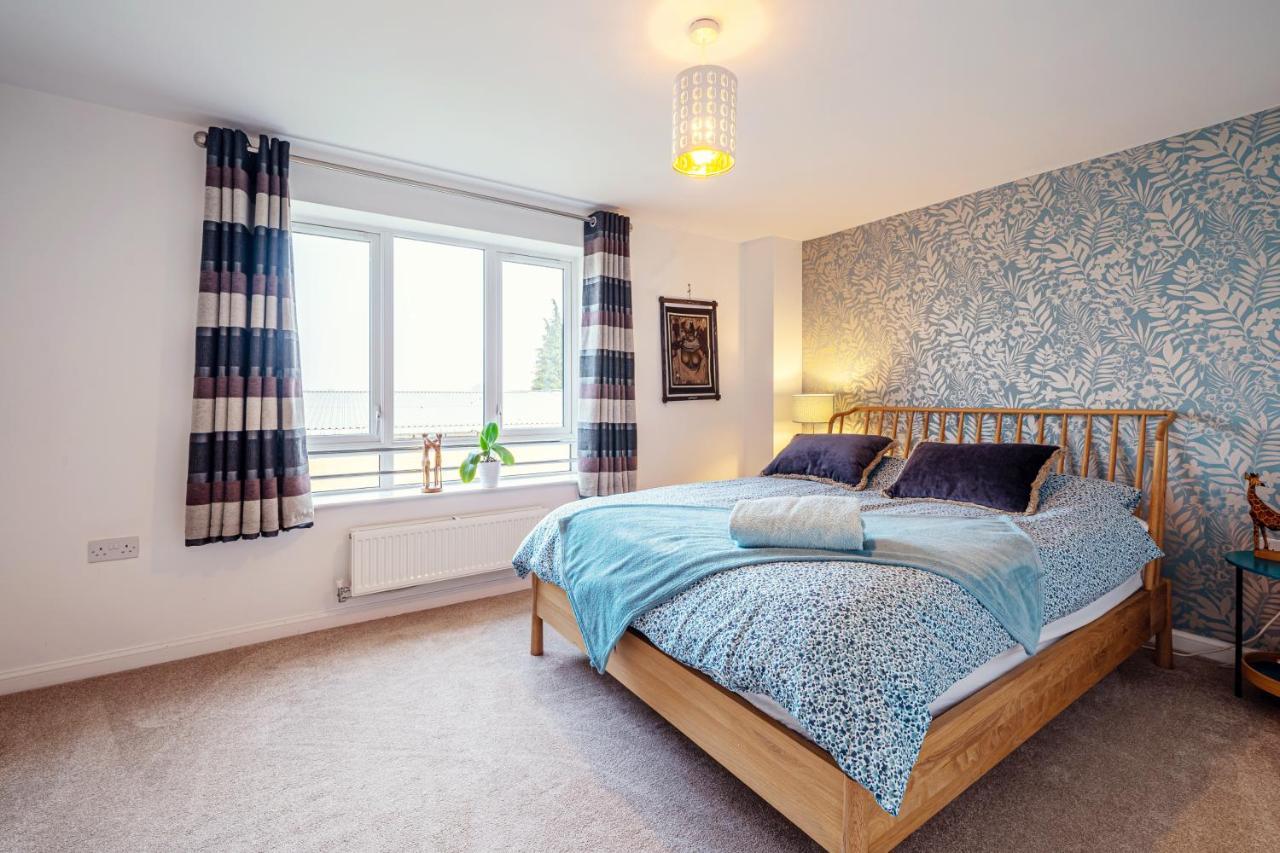 Modern Townhouse Sleeps Up To 6 — 4-Star Luxury Hotel in Maidenhead, United Kingdom