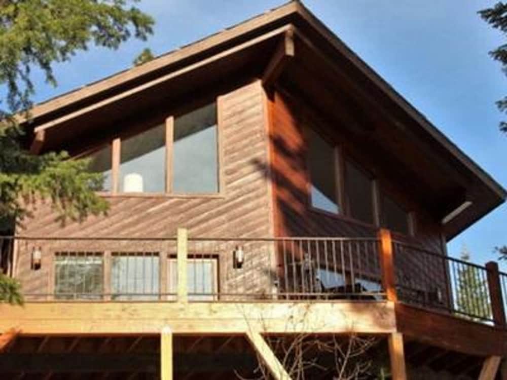 Hilltop Lodge by Casago McCall Donerightmanagement — 4-Star Luxury Hotel in Mccall, United States