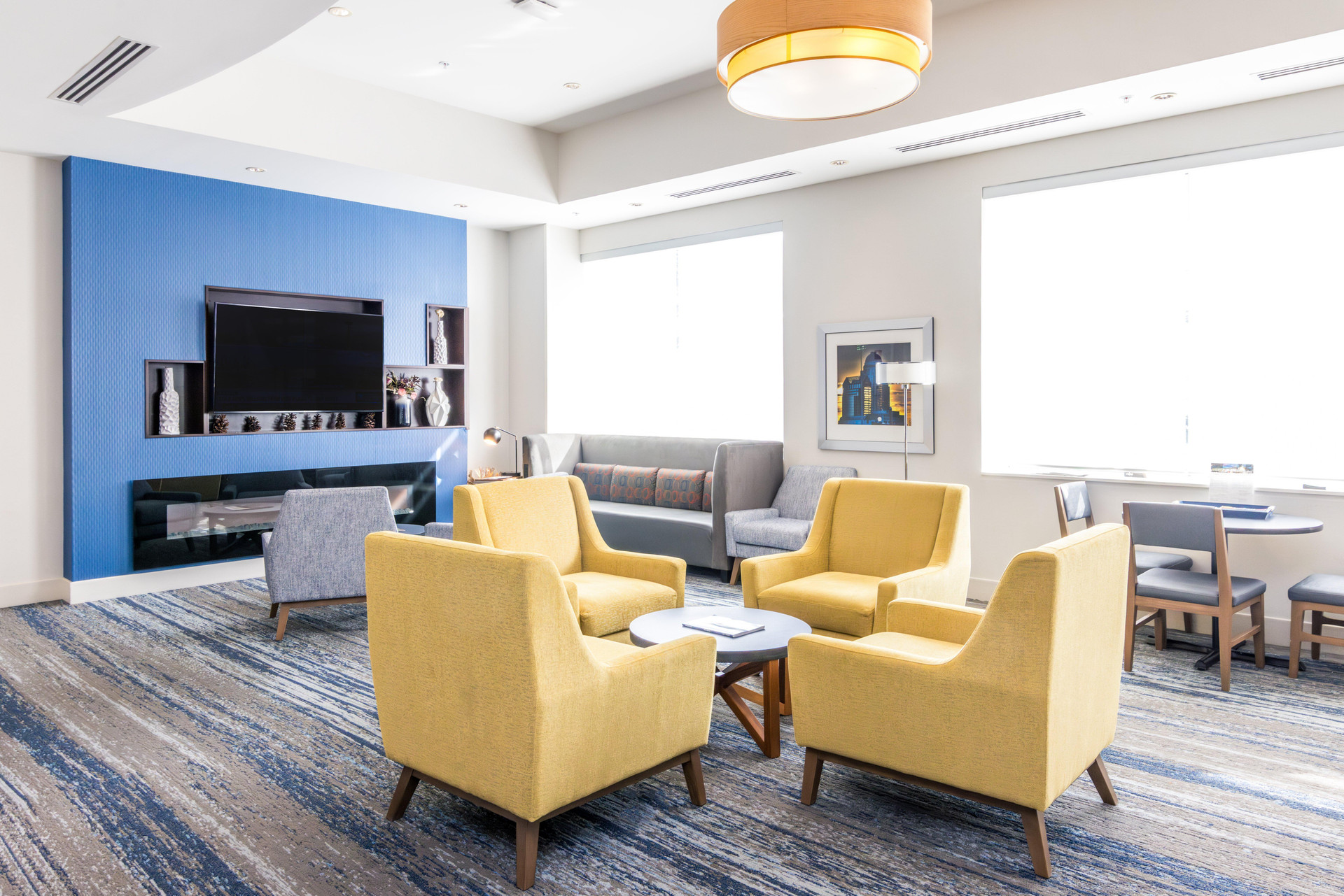 Holiday Inn Express Suites Louisville Downtown By Ihg — Louisville