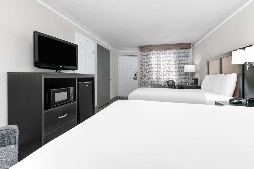 Baymont by Wyndham Austin University Area - photo 4