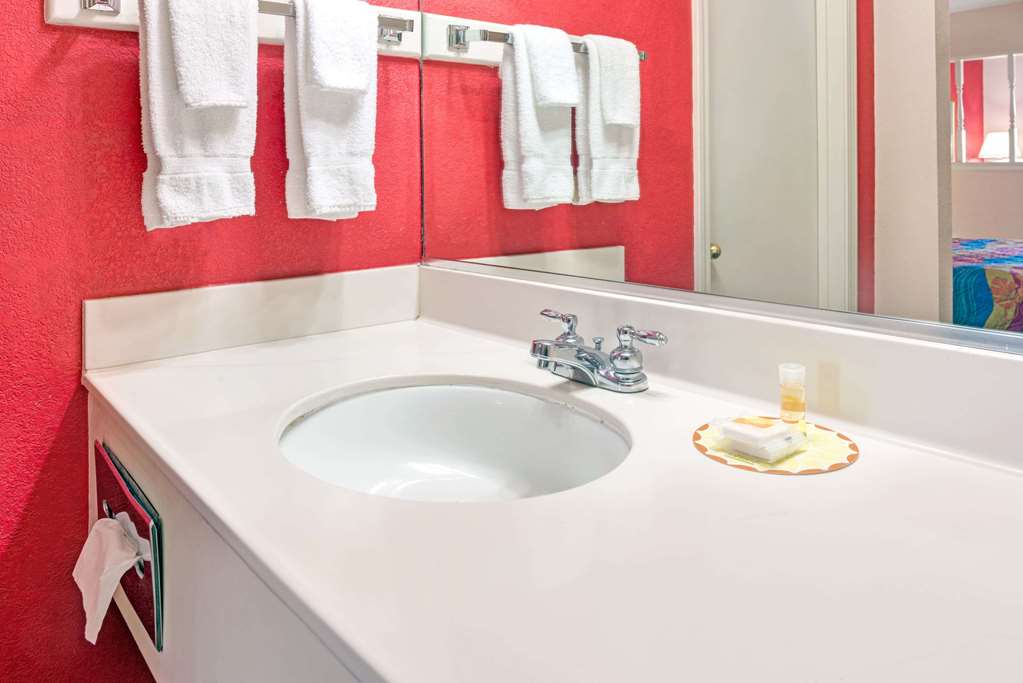 Days Inn & Suites by Wyndham Osceola AR - photo 10
