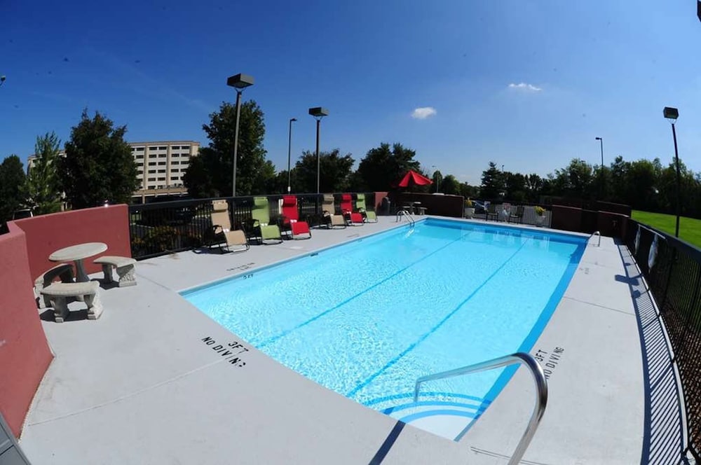 Hampton Inn & Suites Nashville Airport - photo 30