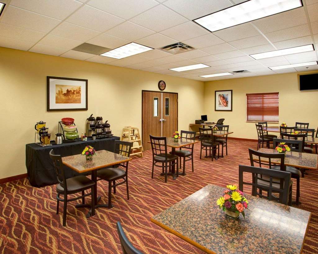 Rodeway Inn & Suites - photo 25