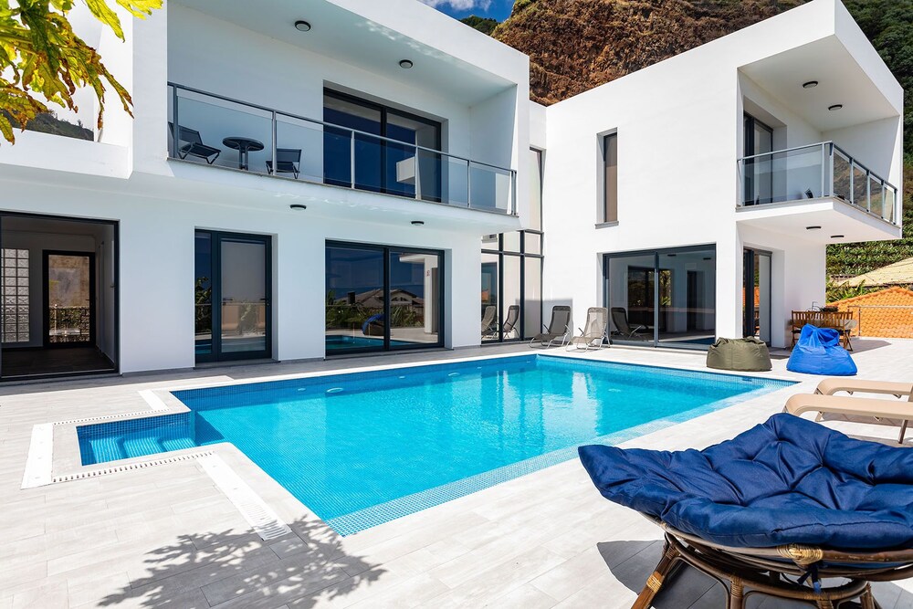 Casa Costa do Sol by MHM — 4-Star Luxury Hotel in Ponta Do Sol, Portugal