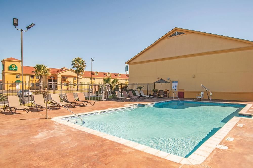 La Quinta Inn San Antonio AlamoDome South - photo 23