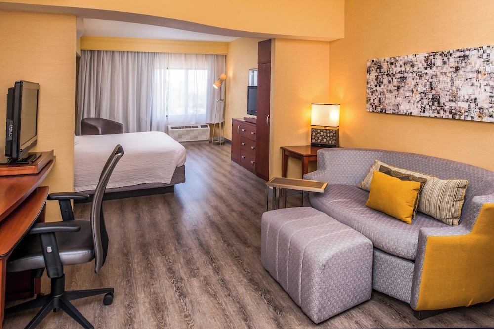 Courtyard Marriott Victorville - photo 18