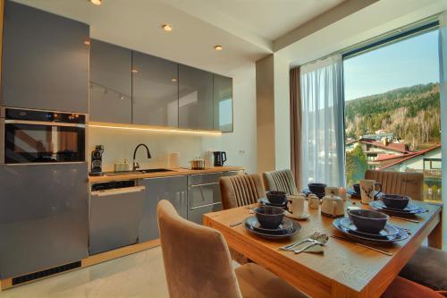 Apartament Royal Szczyrk 200 m do wyciągu — 4-Star Luxury Hotel in Szczyrk, Poland