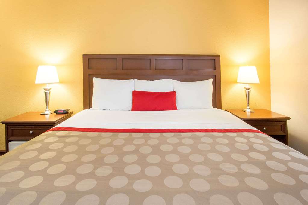 Baymont by Wyndham Waukesha - photo 11