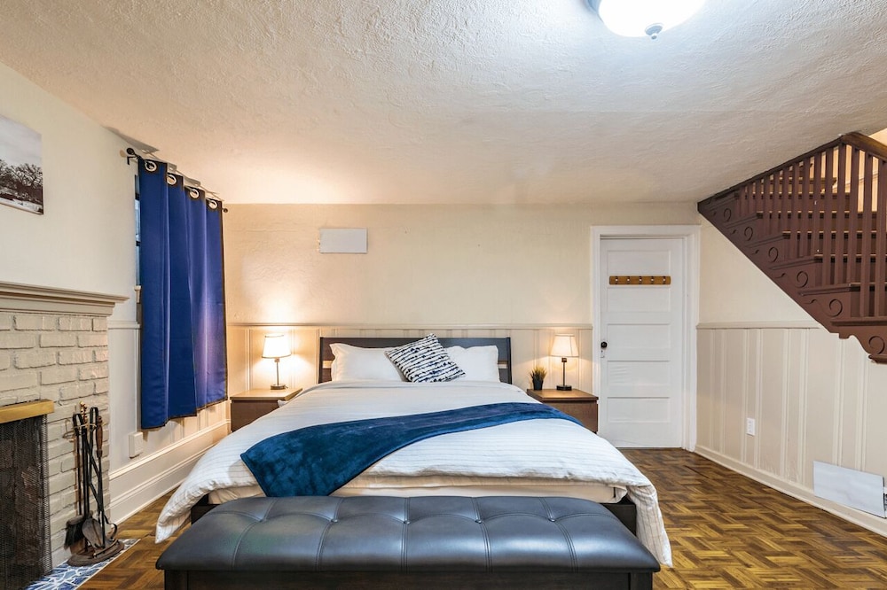 Spacious 4BR CozySuites in Old Town Alexandria - photo 7