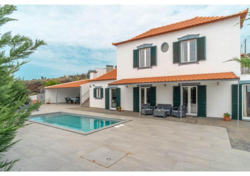 Serenity Villa — 4-Star Luxury Hotel in Estreito Da Calheta, Portugal