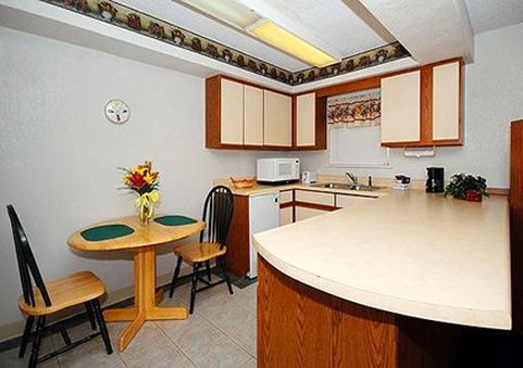 Econo Lodge West Ohio - photo 3