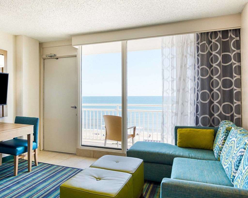 Comfort Suites Beachfront - photo 9