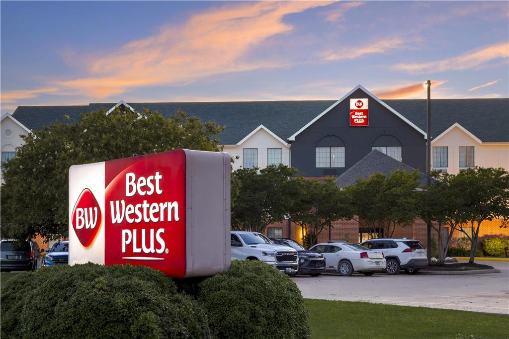 Best Western Plus Executive Hotel & Suites - photo 48