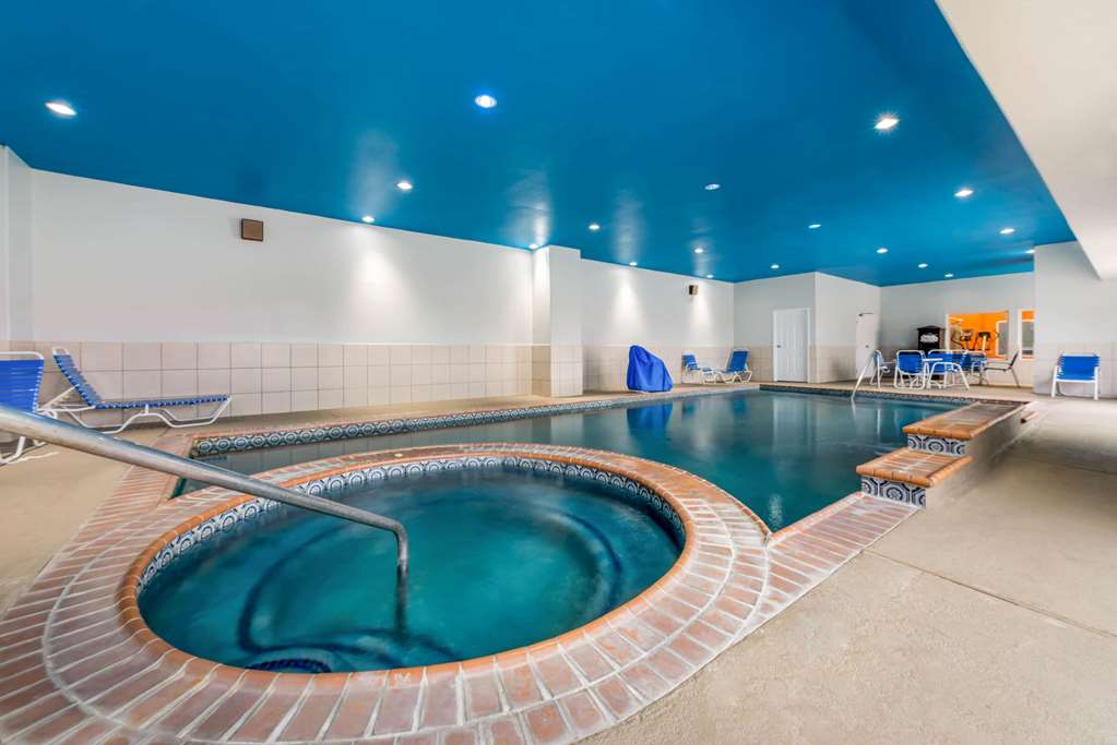 La Quinta Inn & Suites by Wyndham Orange - photo 14