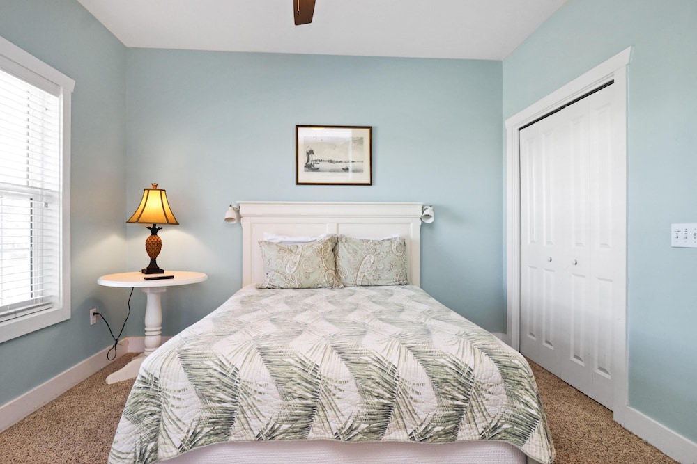 Sea Breeze Manor by Pristine Properties Vacation Rentals — 4-Star Luxury Hotel in Port Saint Joe, United States