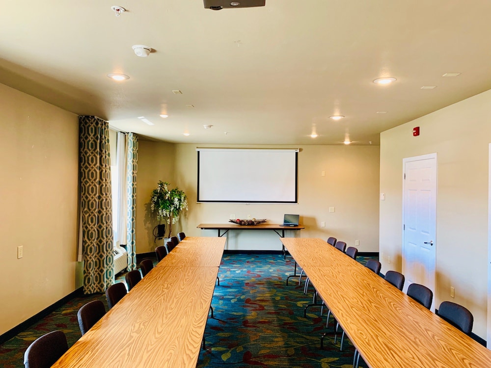 Candlewood Suites Hot Springs by IHG - photo 44