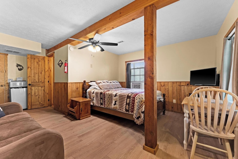 The Cascades Inn - photo 32