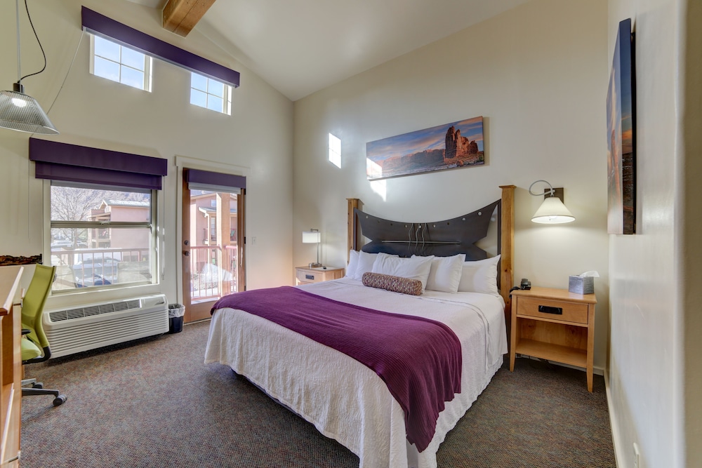 The Gonzo Inn - photo 3