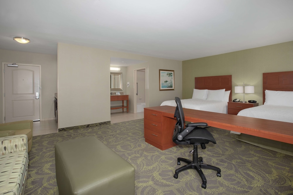 Hampton Inn and Suites Astoria - photo 62