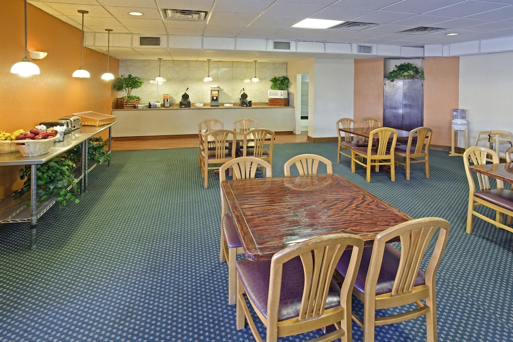 Americas Best Value Inn Laredo - photo 16