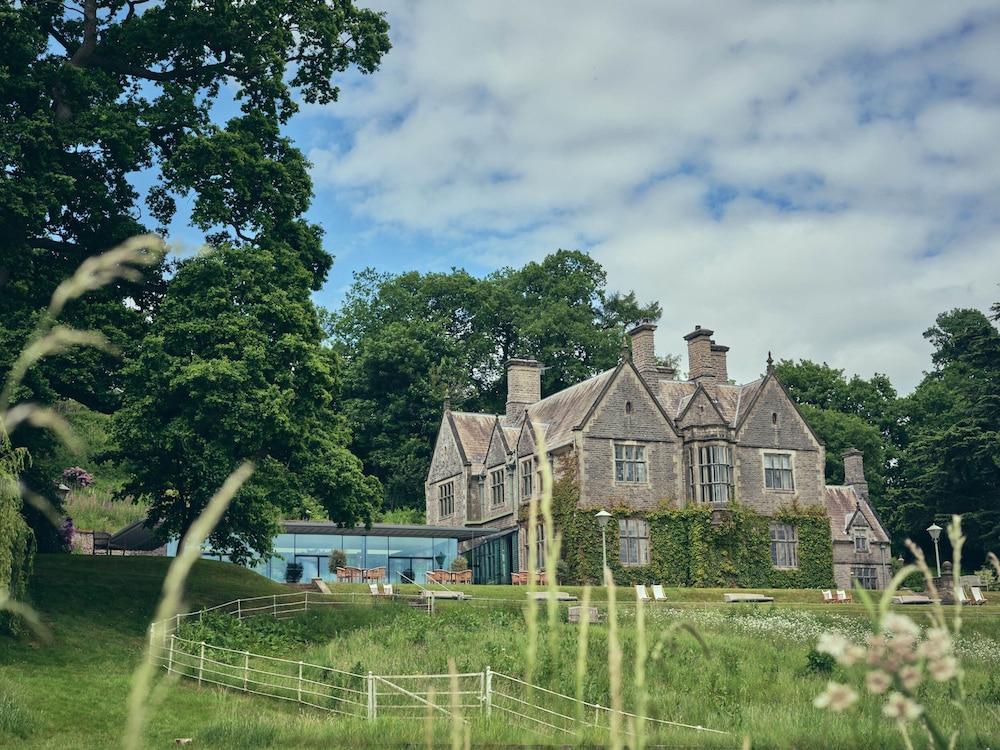 Wildhive Callow Hall in Ashbourne, United Kingdom
