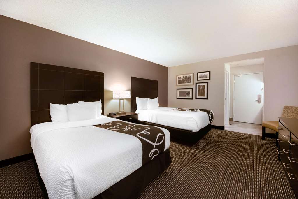La Quinta Inn & Suites by Wyndham Cleveland Macedonia - photo 28