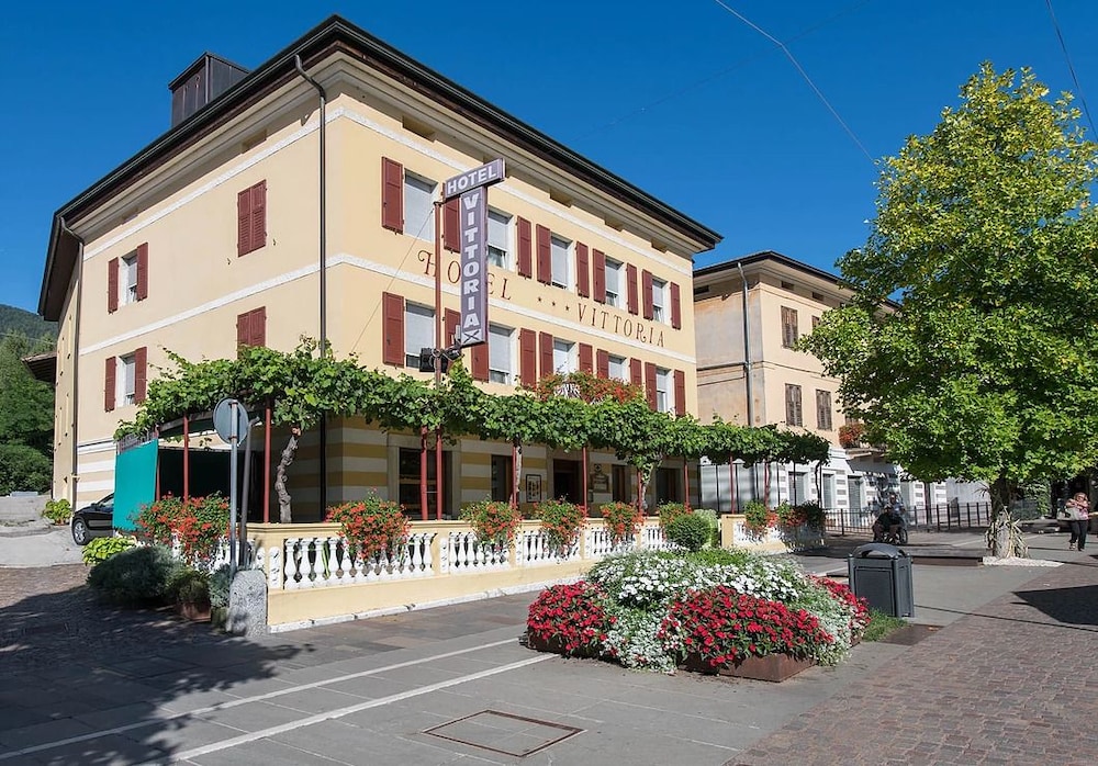 Hotel Vittoria — hotel in Levico Terme