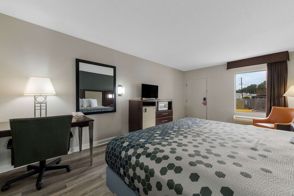 Econo Lodge Cheraw Market Street - photo 10